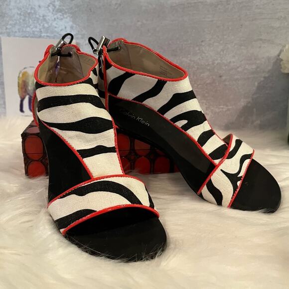 NEW Calvin Klein Searra 2 Fabric and Leather Striped Toggle Sandals Size 5 NWOT - Picture 11 of 15